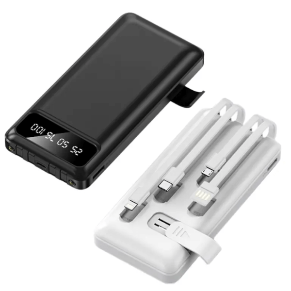 סוללת גיבוי שחורה 10,000mAh עם מסך דיגיטלי וארבעה כבלים מובנים לצד תצוגת הכבלים הלבנים